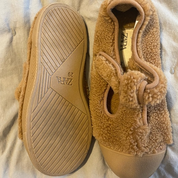 THE CUTEST fuzzy Zara T-Strap Mary Janes - Picture 3 of 3